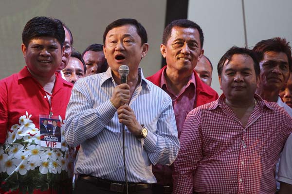 Thaksin addresses 'red shirts' in Cambodia
