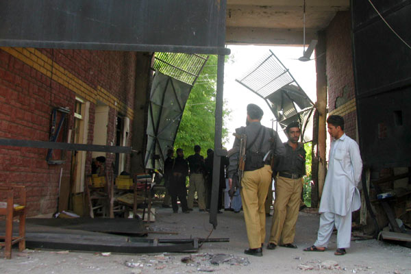 384 escape in Pakistan jailbreak