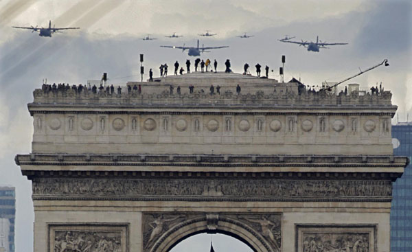 Hollande oversees first Bastille Day as president