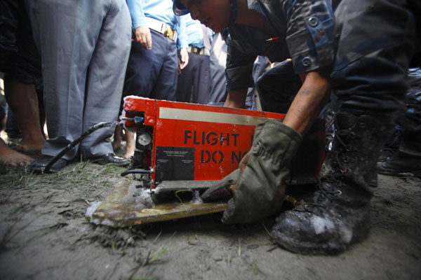 Nepal air crash kills 19