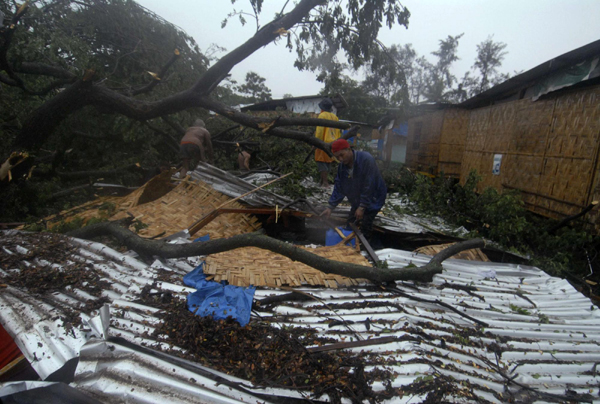 Typhoon Bopha kills 129 in the Philippines