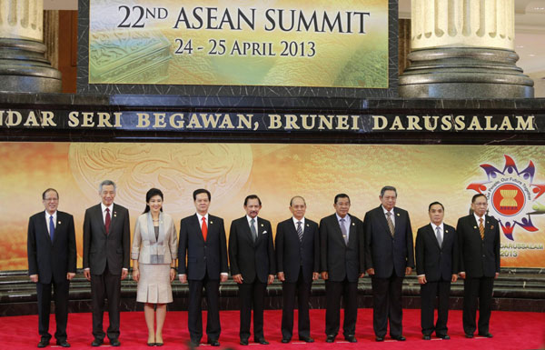 ASEAN leaders satisfied with progress of AEC