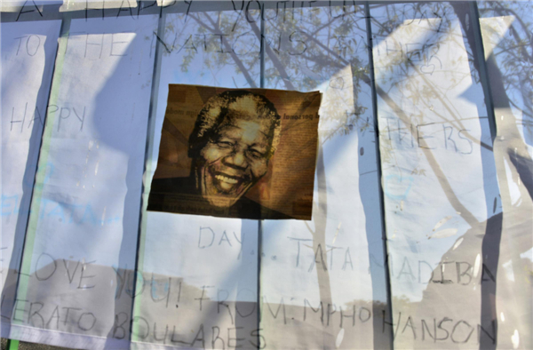 S African worries about Mandela's condition