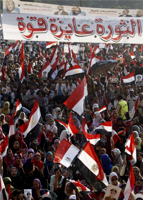 Huge crowds rally in Egypt, political talks stalled