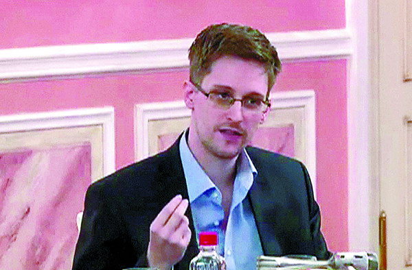 No secret papers for Russia, says Snowden