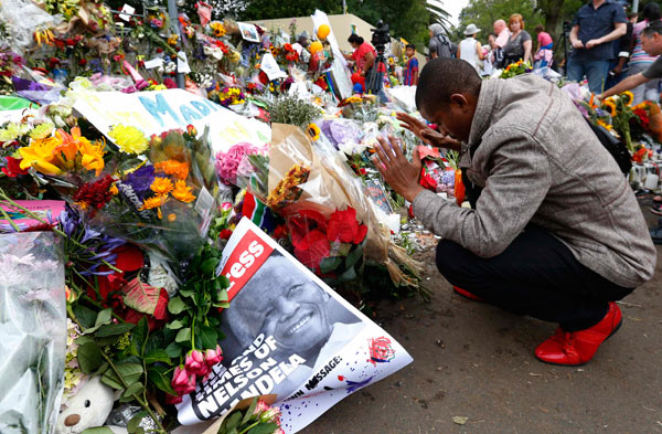 South Africans pray for Mandela