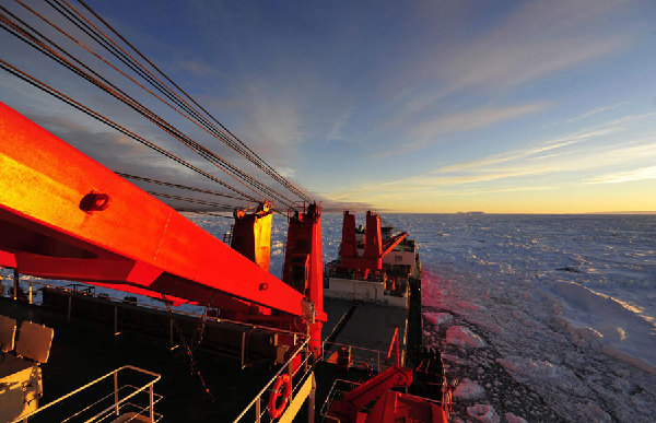China's icebreaker Xuelong trapped after Antarctica rescue