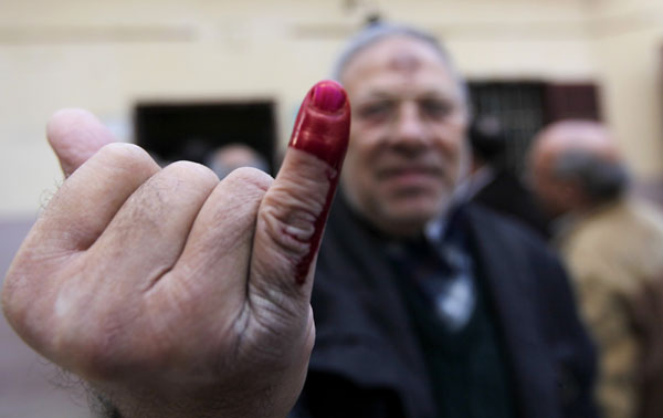 Egyptians begin voting on new constitution