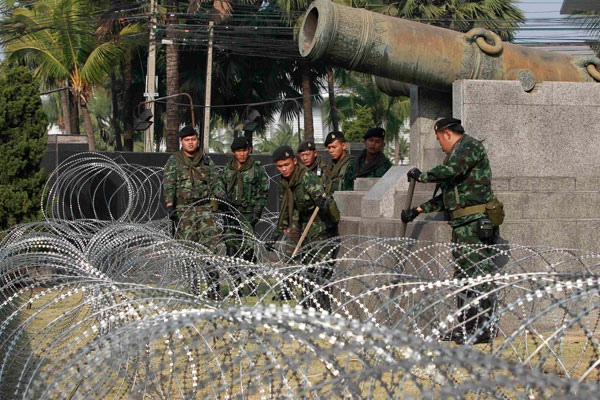 Senior Thai pro-govt 'red shirt' leader shot, wounded