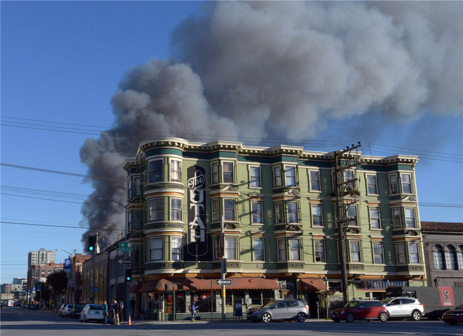 Huge fire burns San Francisco building