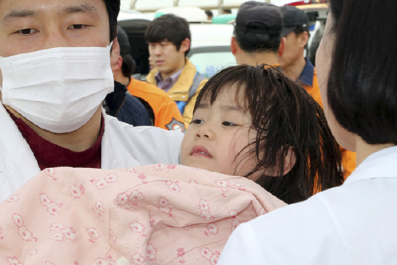 Passengers rescued by South Korean maritime policemen