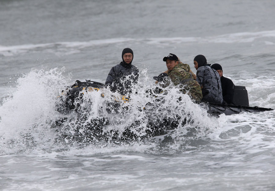 Search resumes for missing passengers on S.Korea ferry