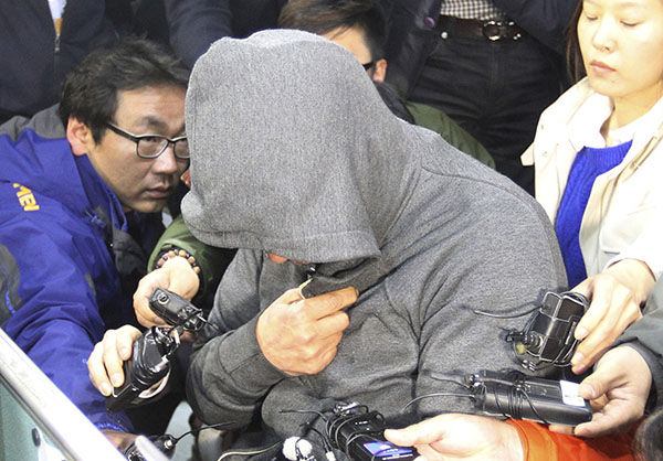 Prosecutors request arrest warrant for S. Korean ferry captain
