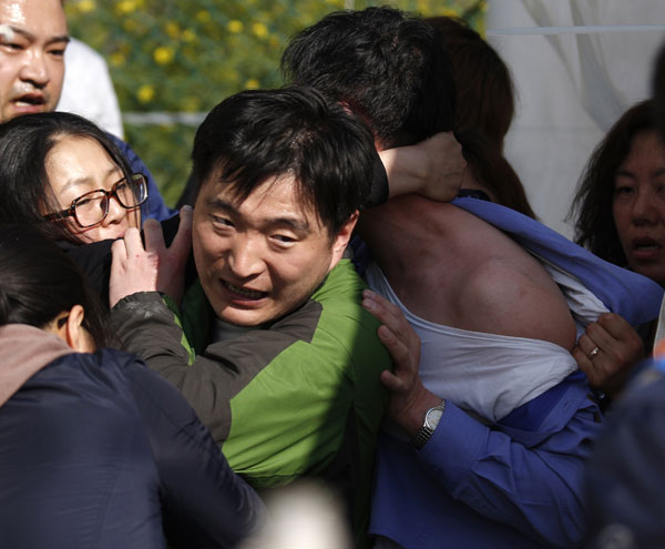 Families of ferry's lost confront S Korea officials