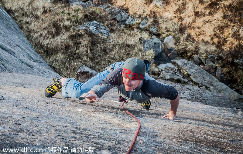 One handed climber scales UK's toughest routes[1]- Chinadaily.com.cn