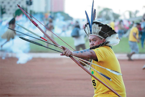 Brazilian indigenous groups, police clash before World Cup