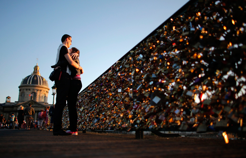 Paris Love Bridge Railing Collapses Under Weight of Locks