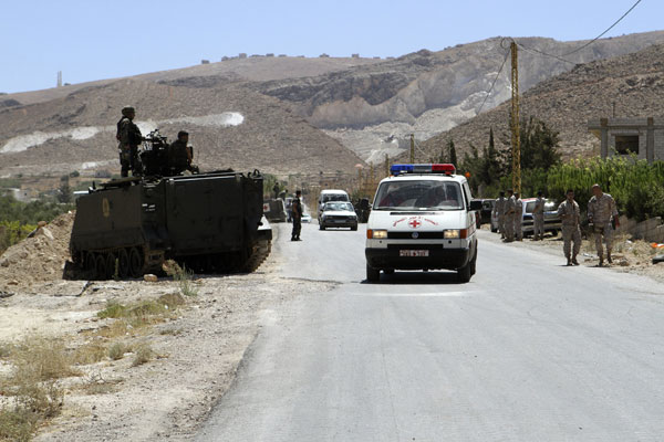 Lebanese army battles Syrian militants