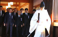 S.Korea deplores Abe's offering to war-linked shrine