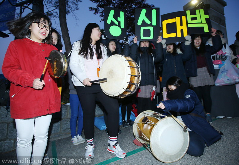 Rituals and prayers for hope at the South Korean college entrance exams