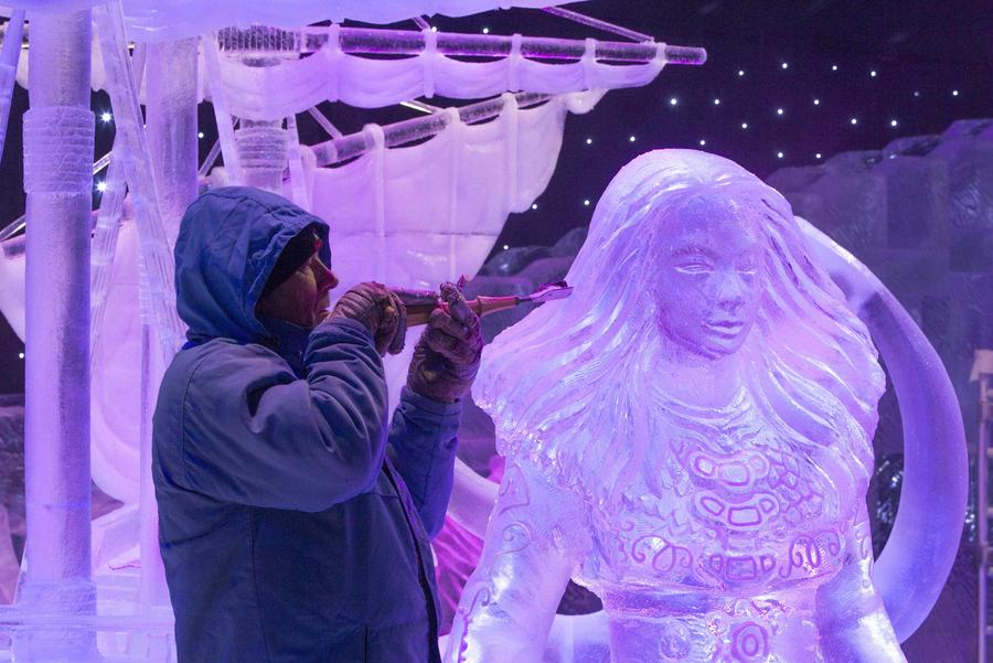 Sculptors create incredible frozen Disney characters