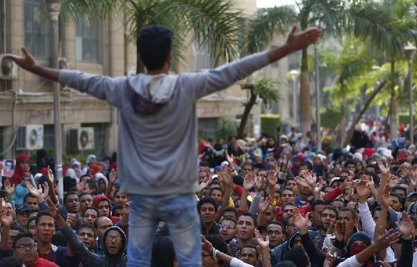 Mubarak verdict fuels protests, mockery in Egypt