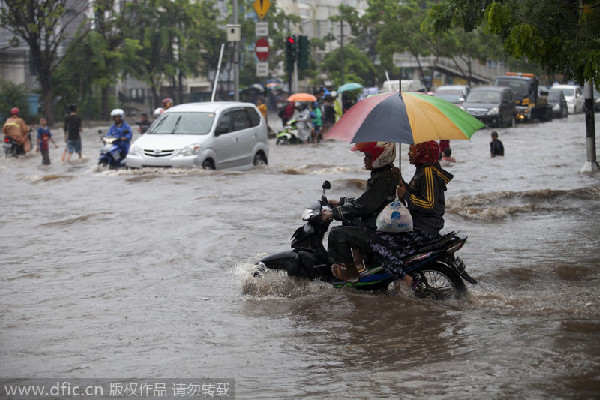 Floods in Malaysia and Thailand kill at least 24