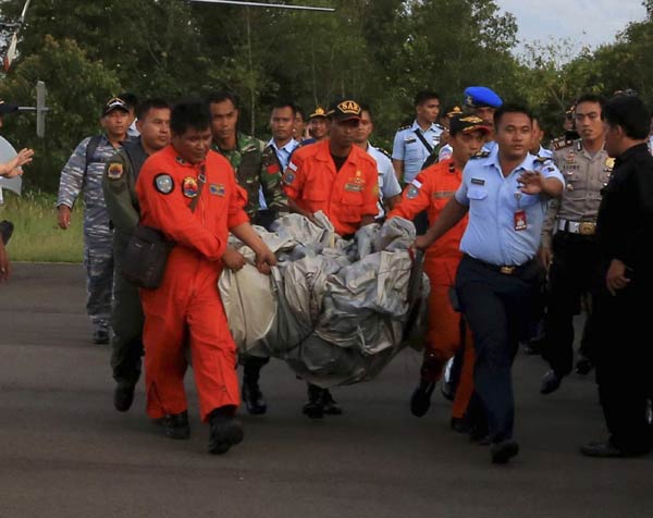 Bad weather hampers search for AirAsia wreckage