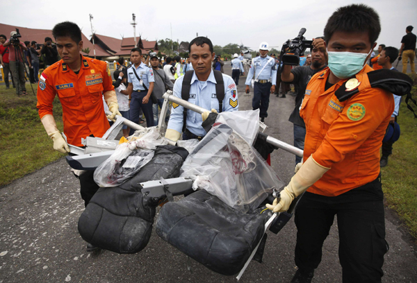 3 more bodies delivered to AirAsia search center