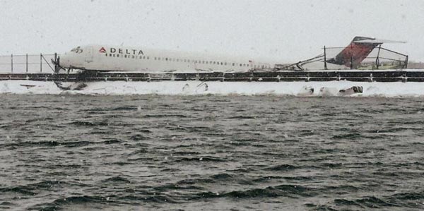 Plane skids off LaGuardia runway during snowstorm in NYC