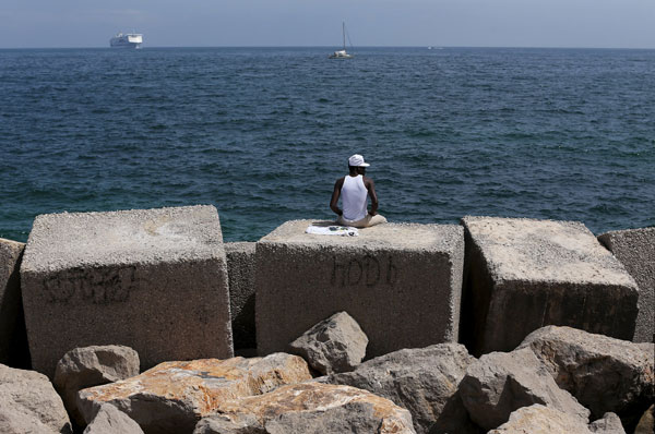 Up to 700 feared dead after migrant boat sinks off Libya