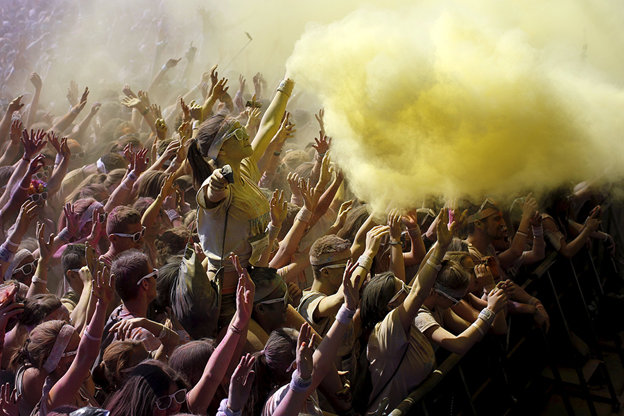 Color run illuminates Paris