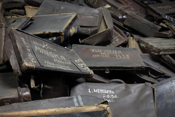 Auschwitz bookkeeper goes on trial in Germany