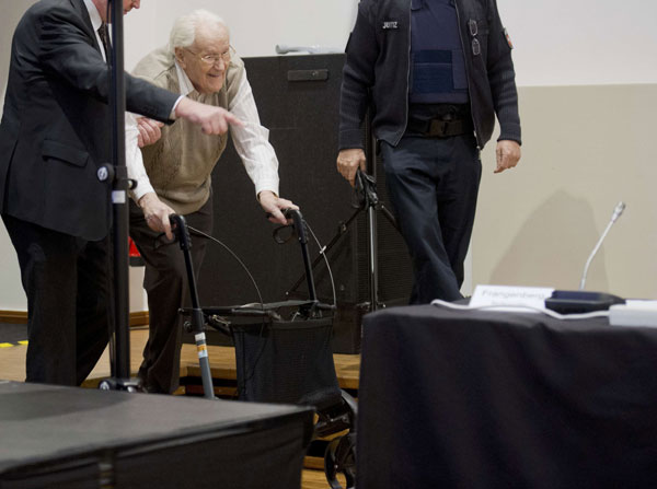 Auschwitz bookkeeper goes on trial in Germany