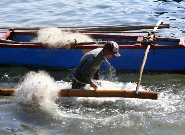 China rejects Philippine allegations of stealing fish[1