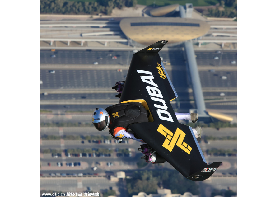 Jetman duo zip across Dubai sky