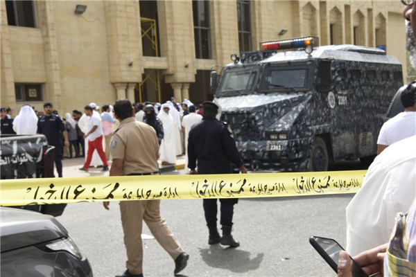 IS suicide bomber kills 27, wounds 202 in Kuwait