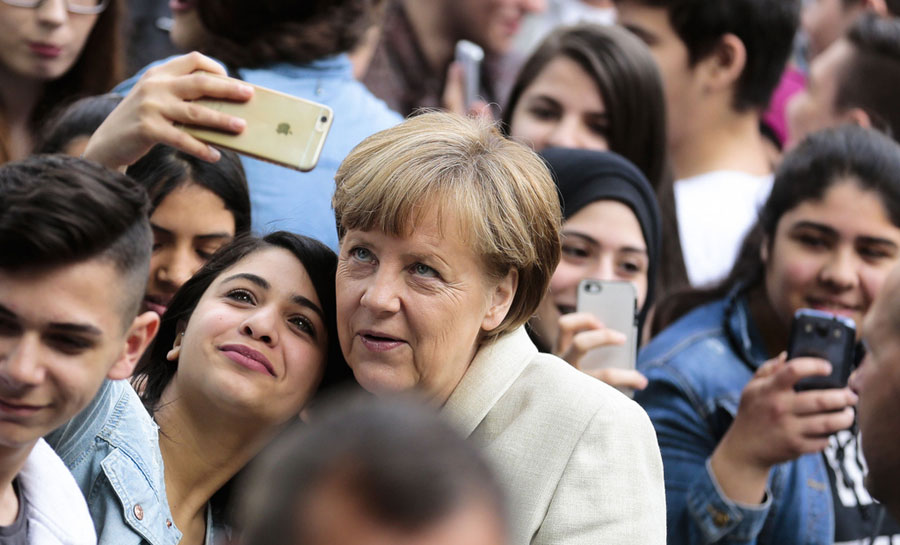 World leaders not exceptions as selfie lovers