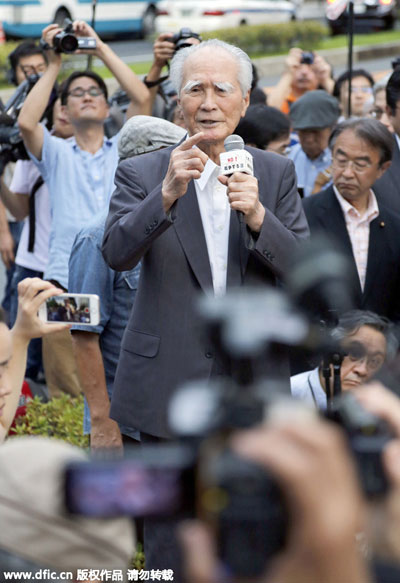 Ex-PM Murayama on street against Japan's security bills