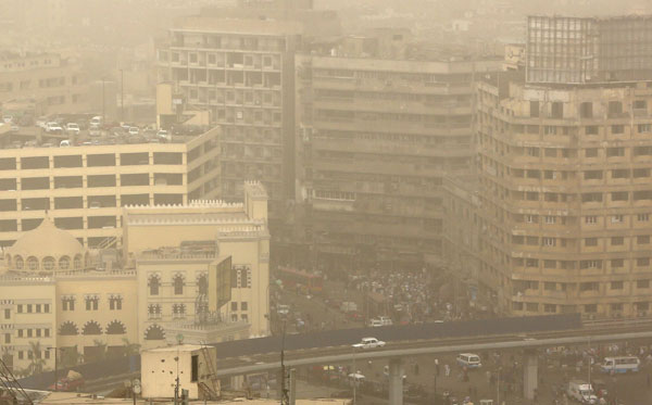 Unseasonal sandstorm sweeps across Mideast