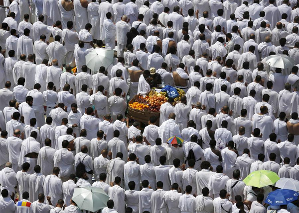 Flags, phones and human chains: Islam's pilgrims seek the way on hajj