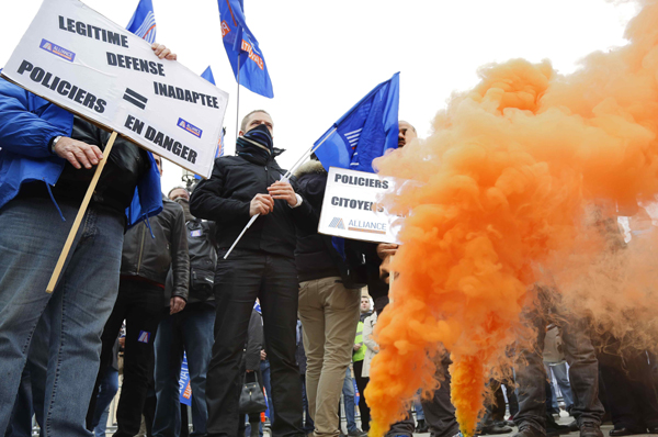 French police protest for lack of resources