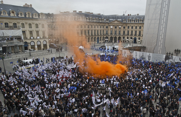 French police protest for lack of resources