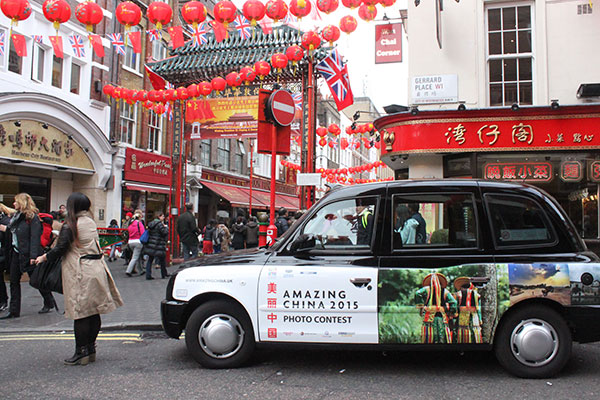 Chinese 'aeropaintings' ride along with London cabs