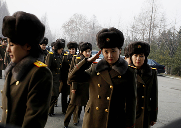 DPRK troupes arrive in China for performance