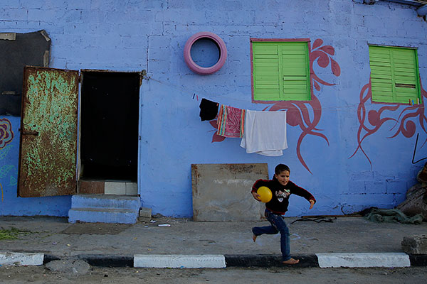Painters bring new life to hard-hit areas in Gaza