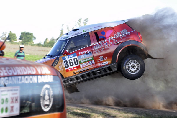 13 injured after Rally Dakar crash involving Chinese driver