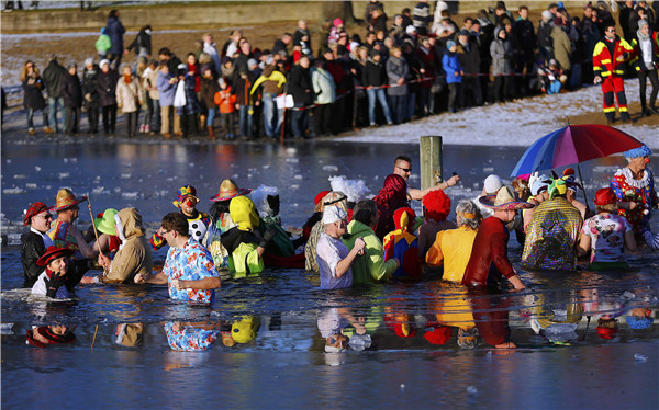 German ice swimming fans meet for annual carnival