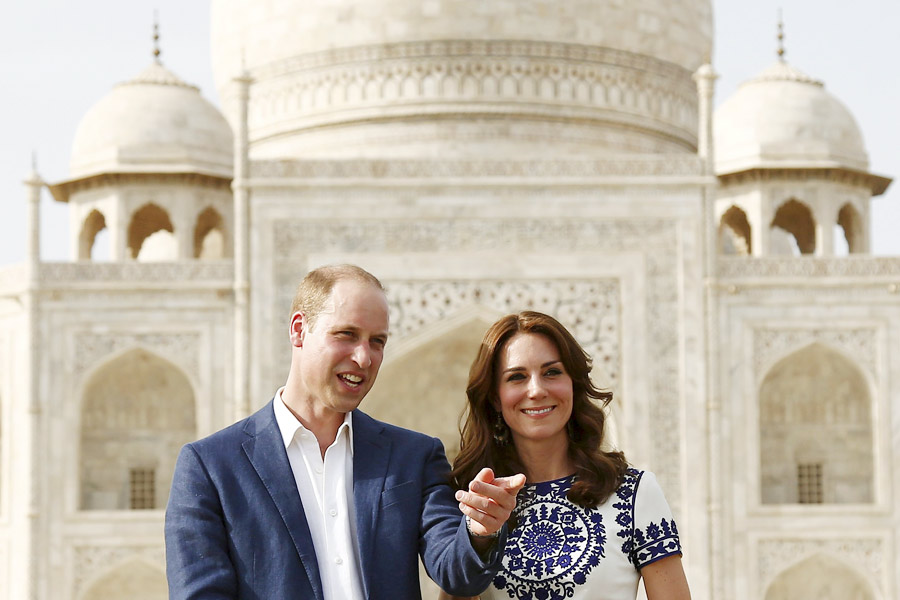 Royal couple visits the Taj Mahal