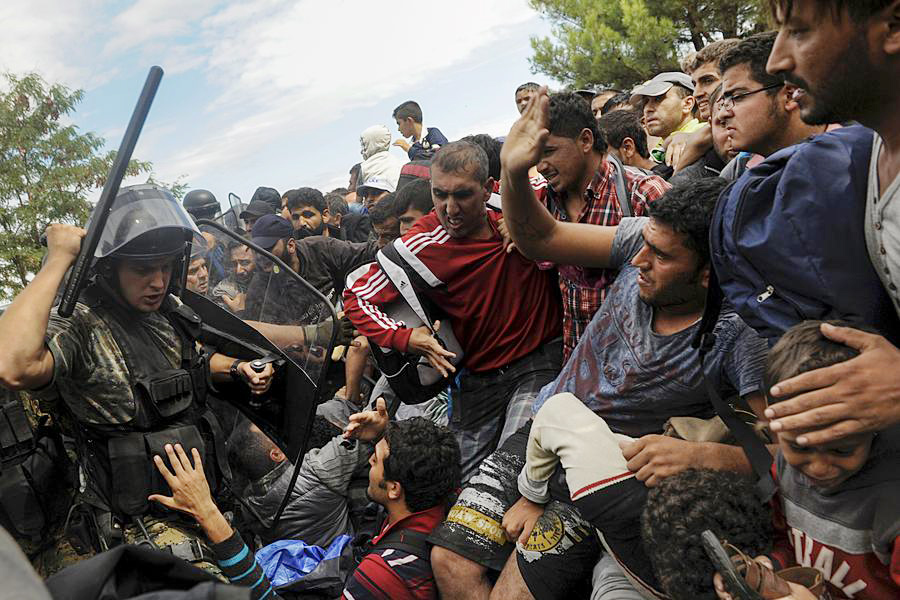 Reuters' Pulitzer-winning photos of migrant crisis in Europe